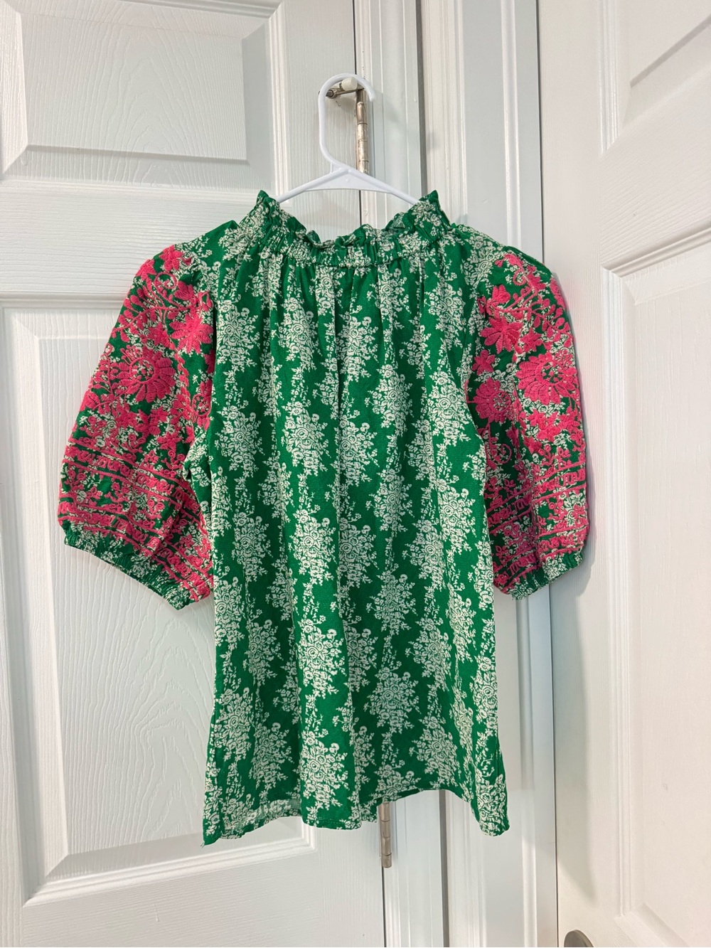 Anthropologie THML Kathleen top puff sleeves embroidered size S green pink - Picture 6 of 6